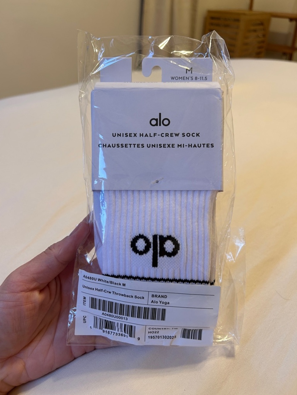 New ALO Unisex Half-Crew Sock. Size Medium. Women: 8-11.5, Men: 6.5-10